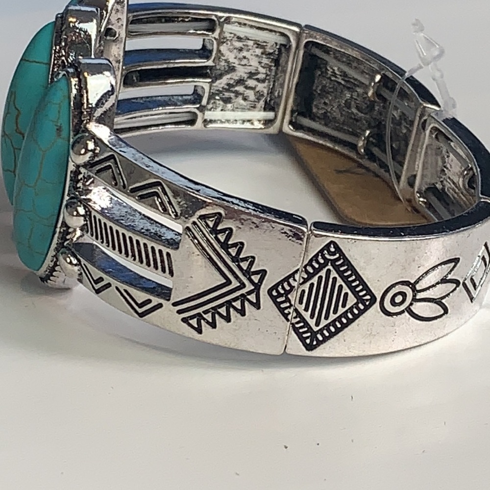 Western Tribal Turquoise Stretch Bracelet - Picture 8 of 8